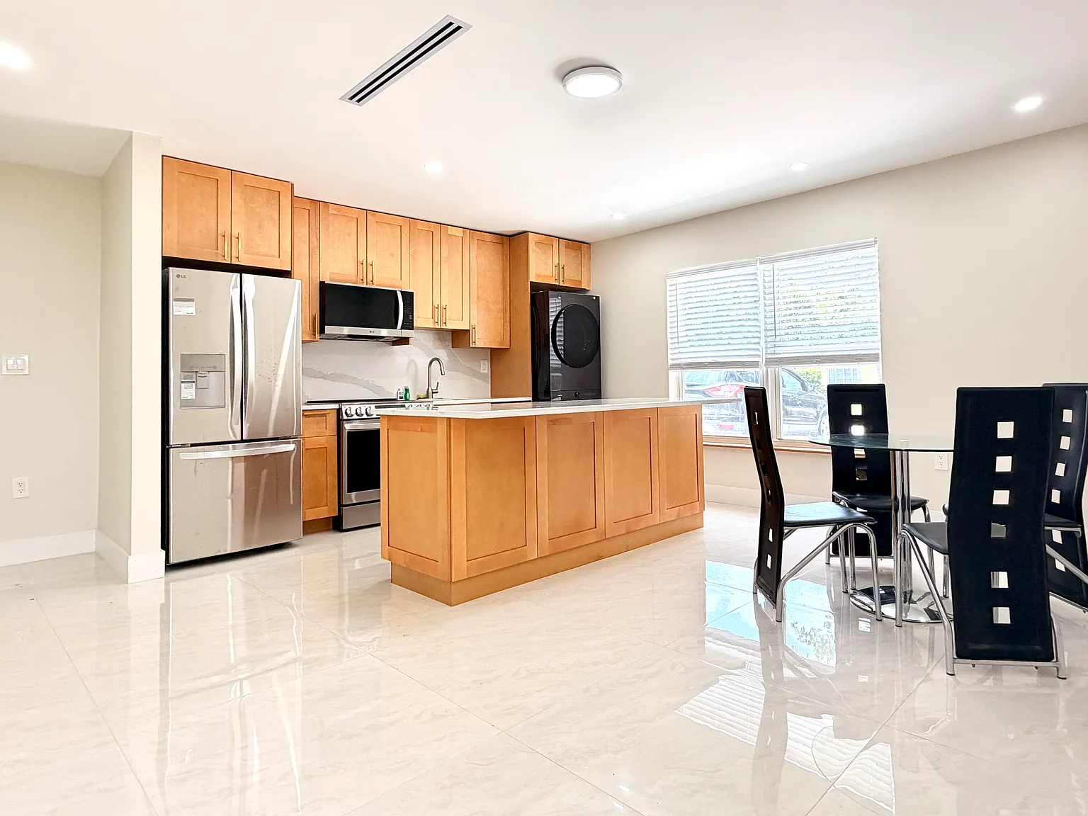 2 bed, 815 sqft, $2,800 — Photo 3