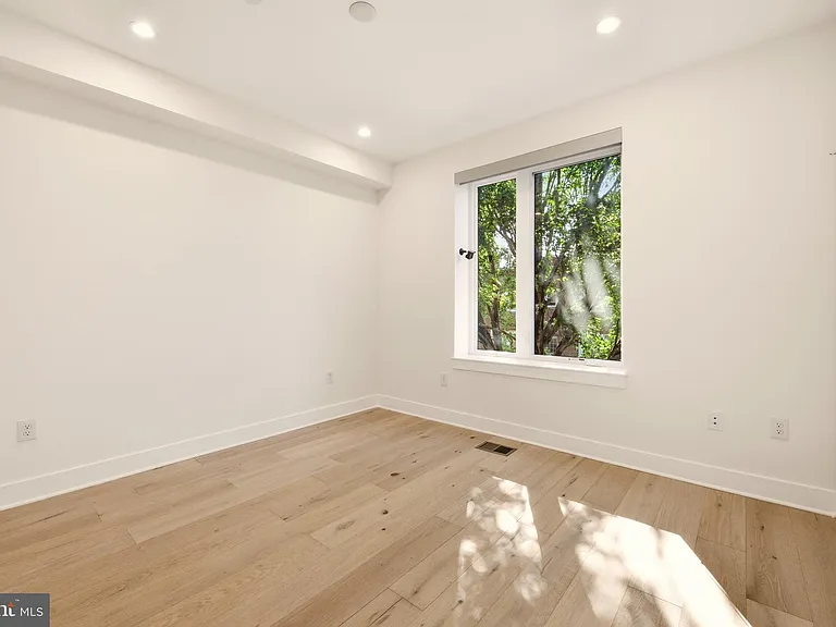 1023 16th St NE #B — Photo 16