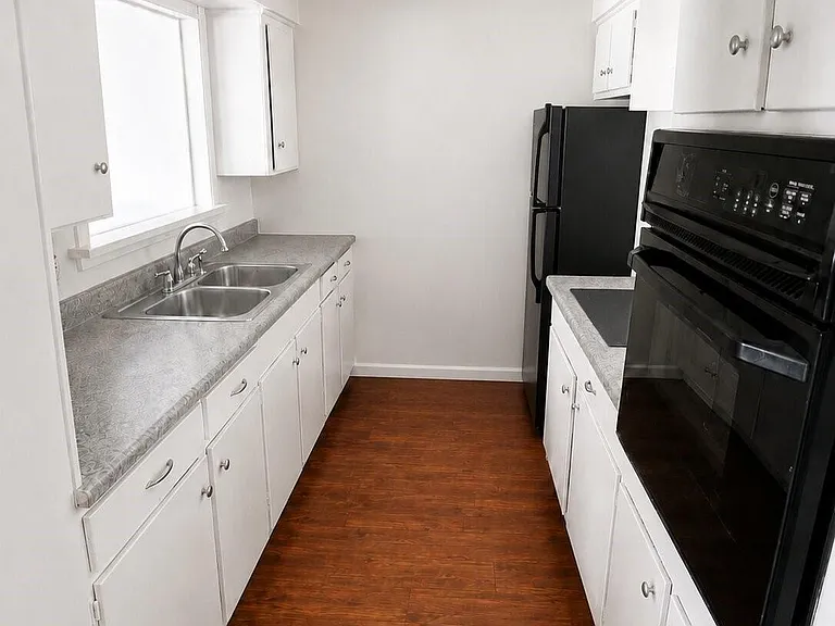 2414 Mimosa Dr #7 — Photo 4