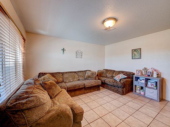3rd image of 170 E Las Praderas St