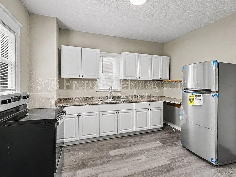 3205 E 31st St — Photo 10