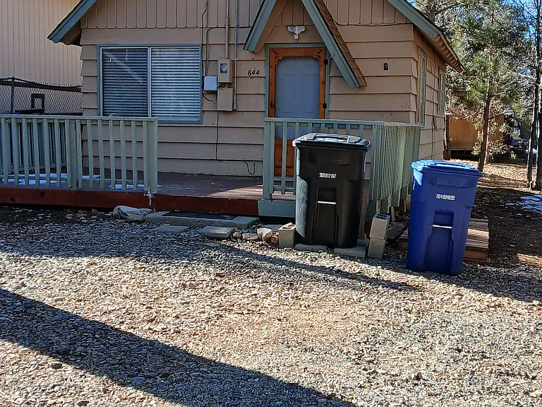844 Sunset Ln — Photo 1
