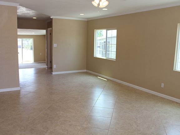 4th image of 9951 Elwood Ave