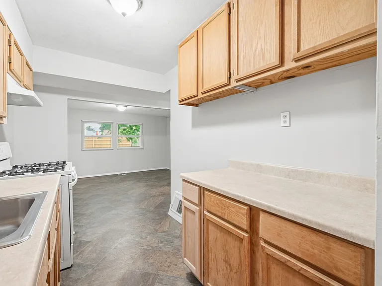 10519 Renfrew Dr — Photo 38