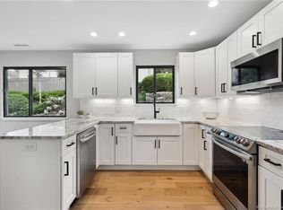 180 Heritage Vlg #E, Southbury, CT 06488