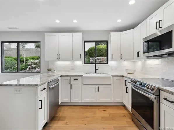 180 Heritage Village #E, Southbury, CT 06488