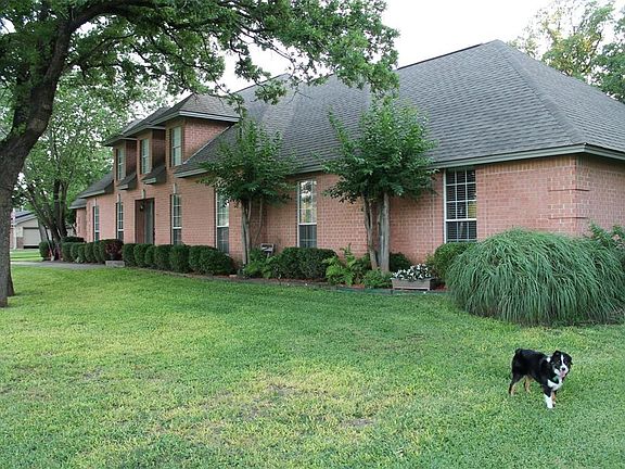 3rd image of 309 Louise Dr