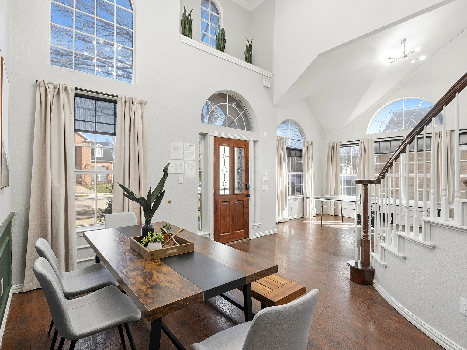 5 bed, 2.5 bath, 2697 sqft, $9,950 — Photo 4