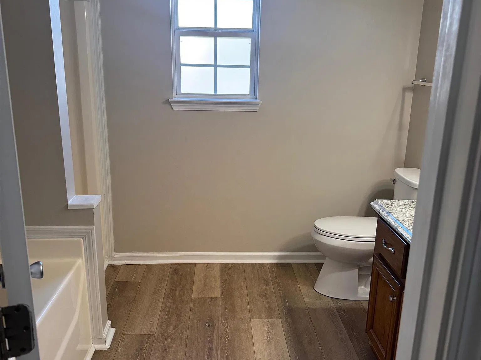 3 bed, 2.0 bath, 1291 sqft, $1,675 — Photo 3