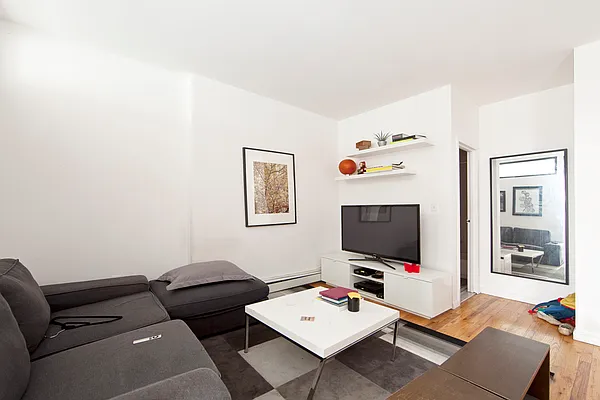 Rented by R New York | media 7