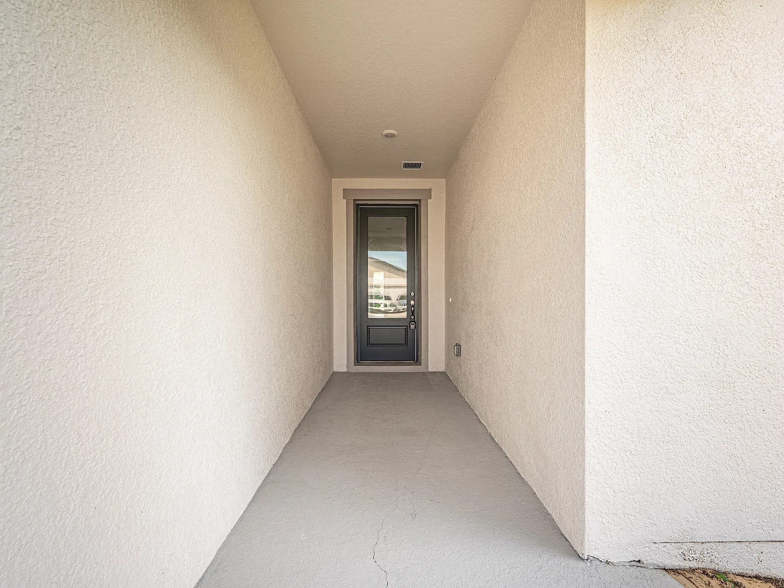 4 bed, 1890 sqft, $2,400 — Photo 4