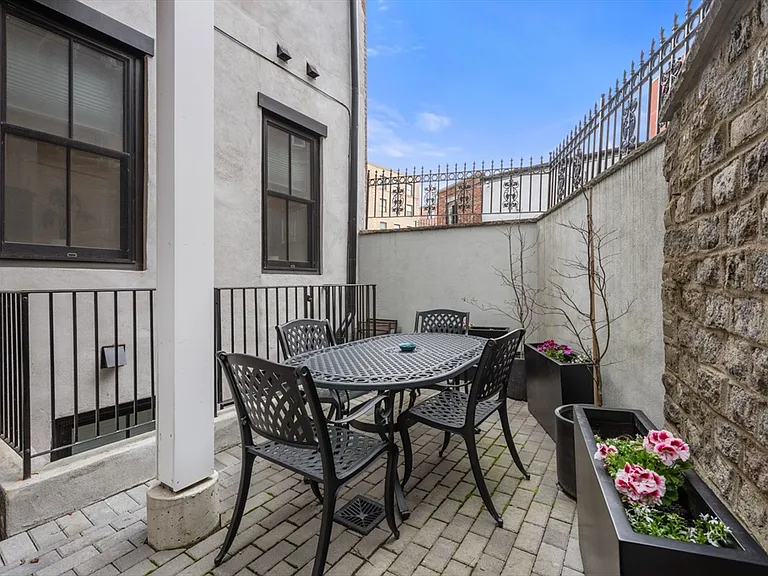 471 Hanover St #2 — Photo 13