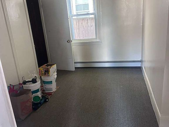 3rd image of 256 High St #256
