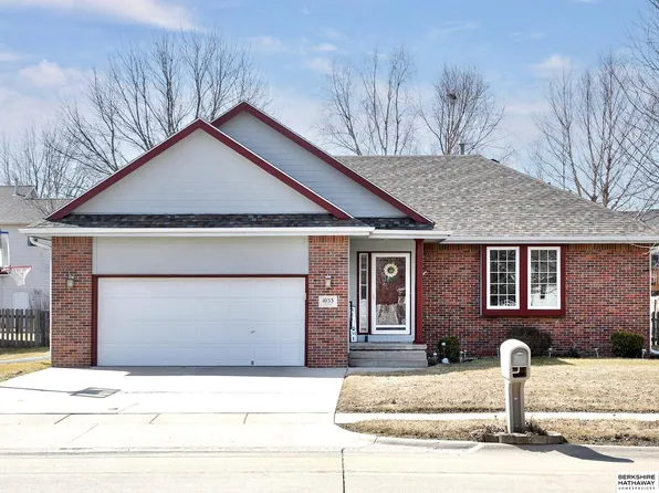 1053 Sheridan St, Fremont, NE 68025