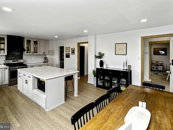 5th image of 608 Artwood Dr