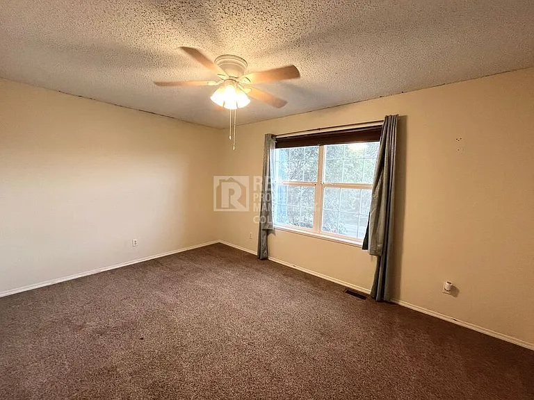 1067 Clogger Ln — Photo 20