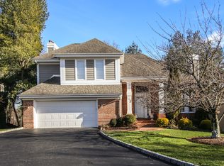 7 Parkridge Ct, Rye Brook, NY 10573