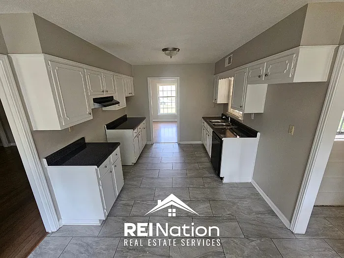 3 bed, 2.0 bath, 1771 sqft, $1,895 — Photo 4