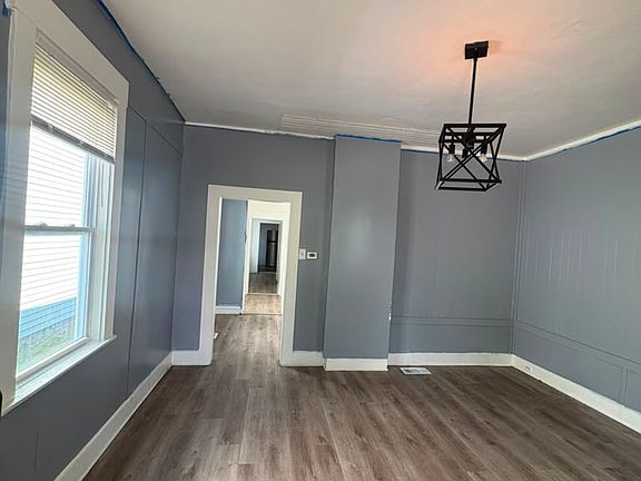 4th image of 307 E 13th St