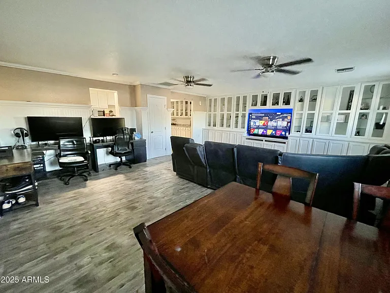 1100 N Brown Ave — Photo 42