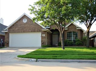 417 Fountain Park Dr, Euless, TX 76039