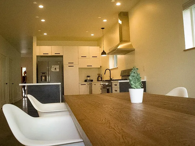 825 N 6th St W — Photo 15