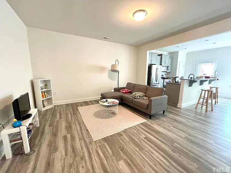1219 Scholar Dr — Photo 4