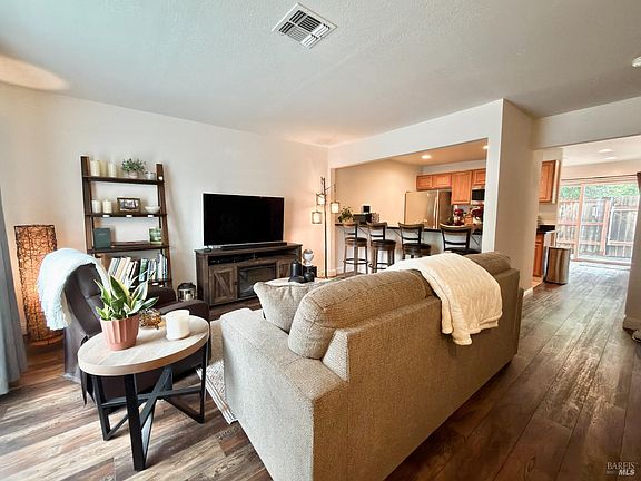 4th image of 490 Edgewood Dr APT 5