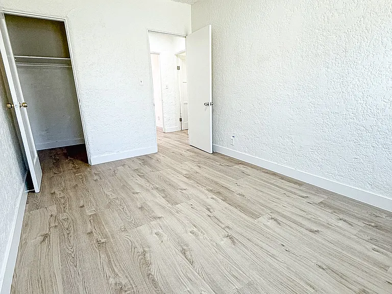 1531 W 84th St #1531 — Photo 10