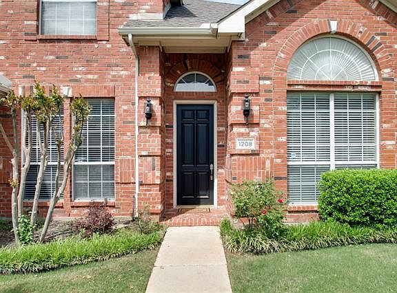 2nd image of 1208 Chinaberry Dr
