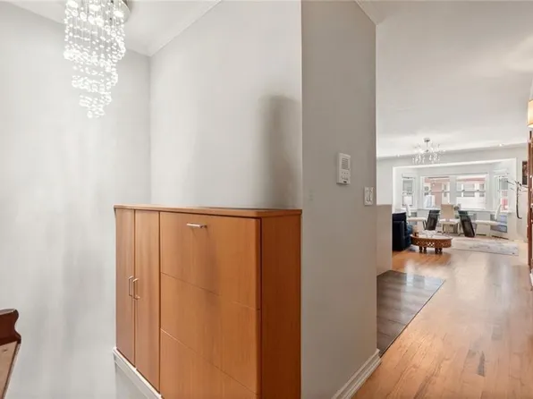 24 Cove Lane image 14 of 26