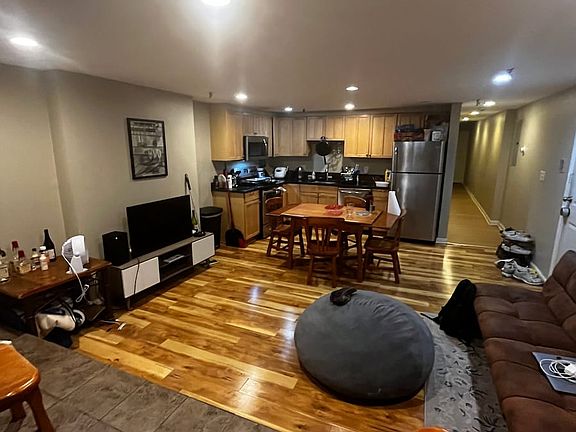 4th image of 25 Saint Stephen St APT 1