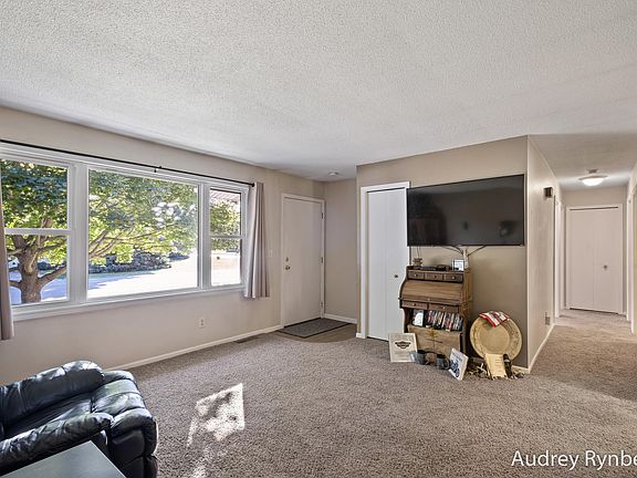 5th image of 308 Ewing St
