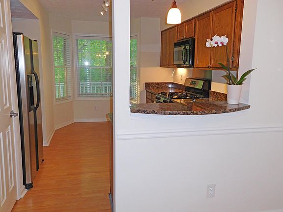 3rd image of 4000 Riverlook Pkwy SE Unit 209
