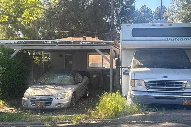 1st image of 27 Goree Ct