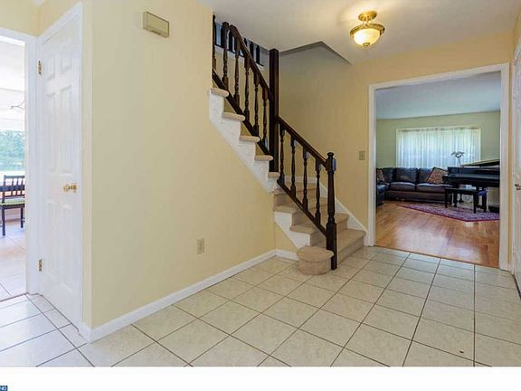4th image of 5 Greenfield Dr N