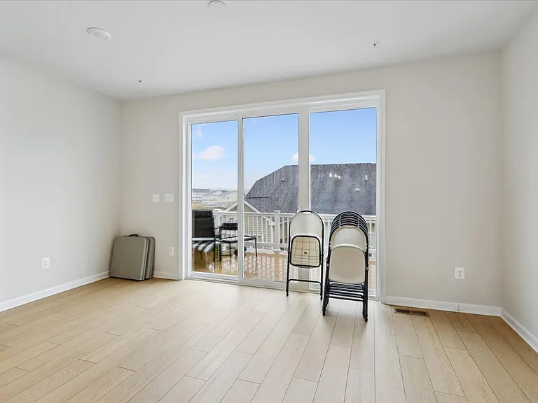 10800 Blanton Way — Photo 19