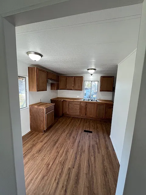 2 bed, 784 sqft, $1,000 — Photo 2