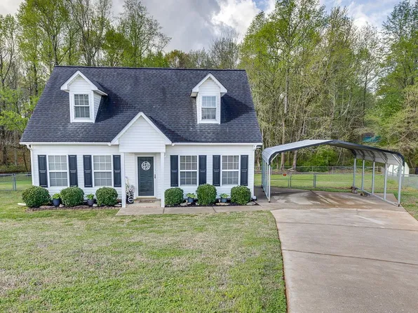 426 Piper Ct, Boiling Springs, SC 29316