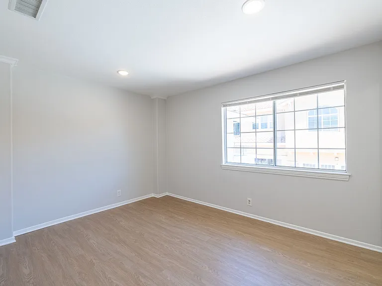 5302 Colodny Ave — Photo 23
