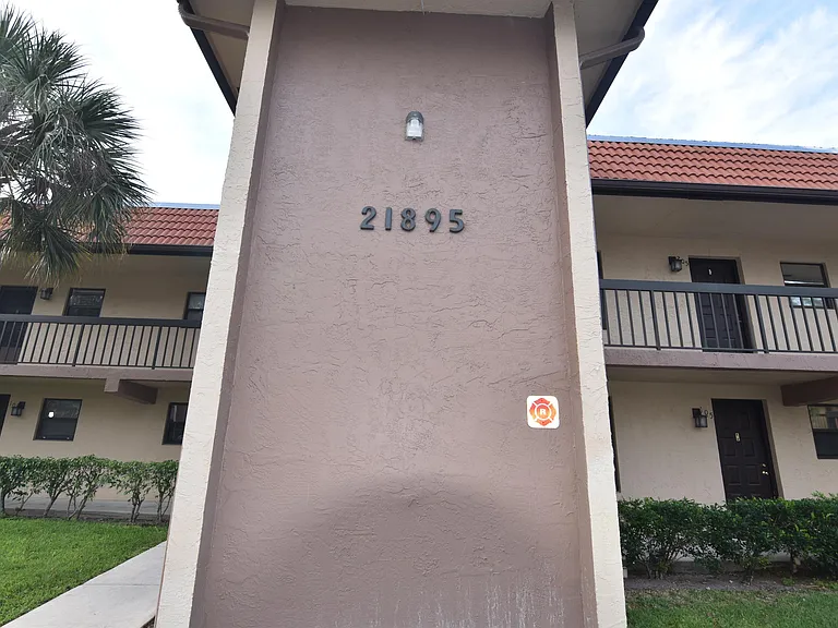 21895 Lake Forest Cir #102 — Photo 17