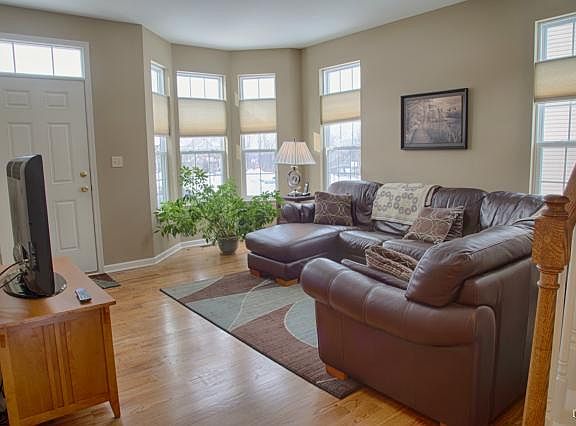 3rd image of 10 Hillside Ct