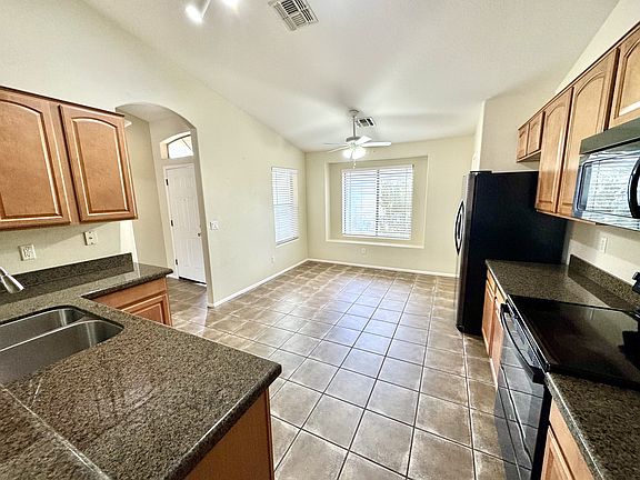 5th image of 43385 W Chisholm Dr