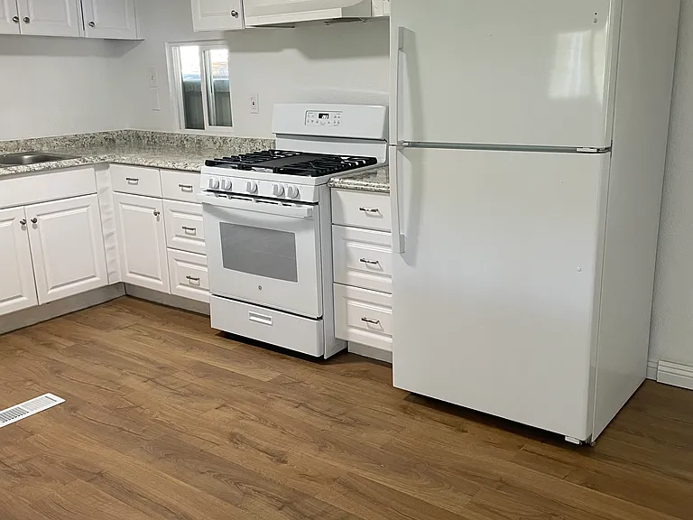 260 N Lyon Ave #95 — Photo 11