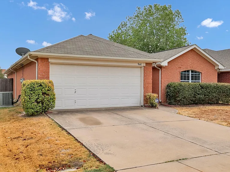 9641 Olivia Dr — Photo 2