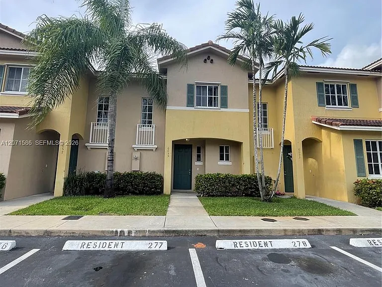 6055 SW 19th Ct #6055 — Photo 4