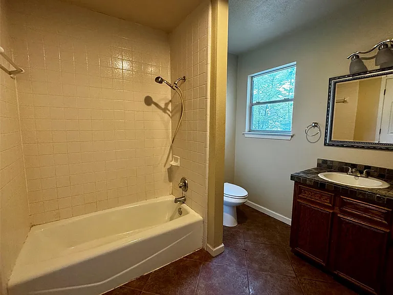 8013 Lazy Ln #B — Photo 8