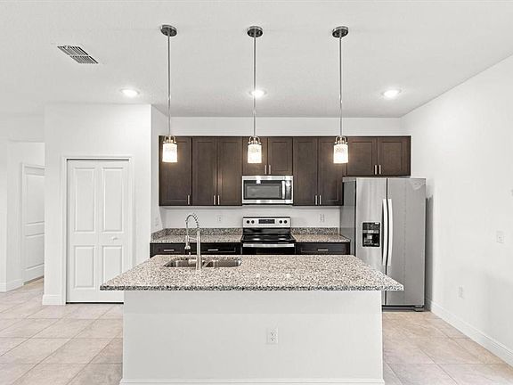 5th image of 281 Marion Oaks Crse
