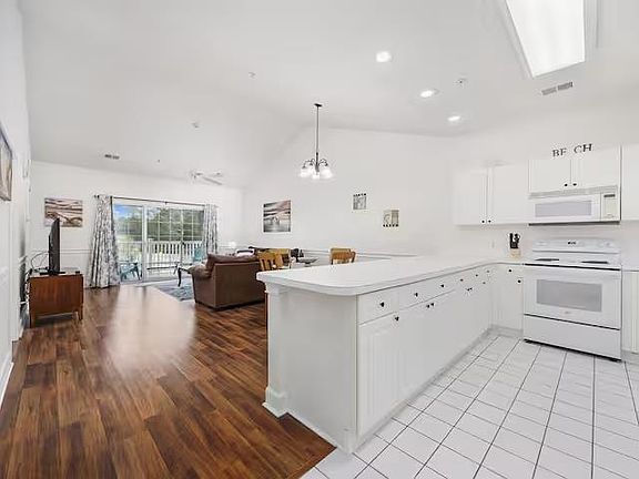 4th image of 4868 Dahila Ct. #304