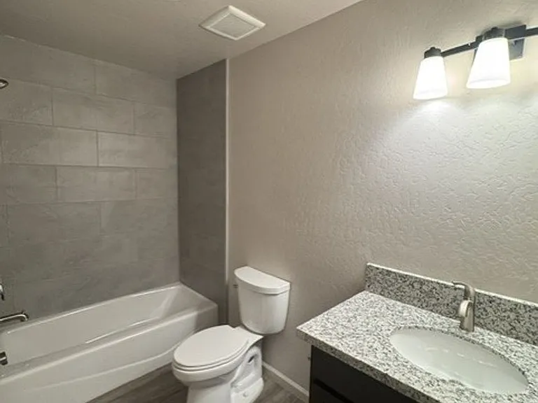 2395 Oakmont Cir — Photo 16